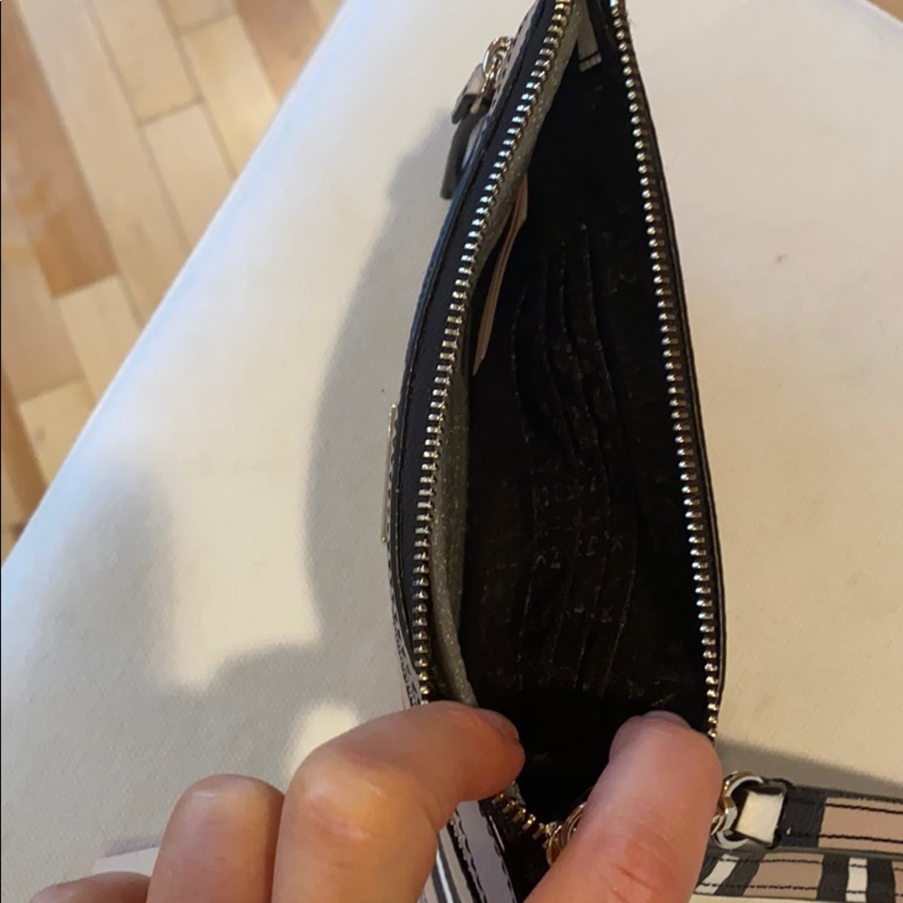 NWT Kate Spade leather tinie wristlet - Picture 3 of 5